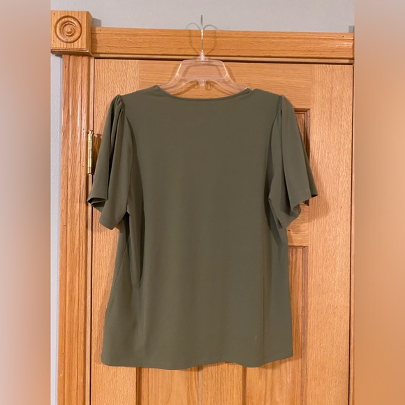 NWT MICHAEL KORS Army Green Short Sleeve Criss-Cross Flutter Sleeve Top Size M - Picture 3 of 7